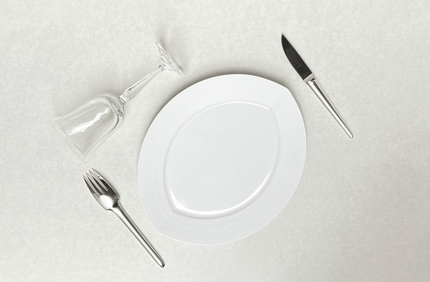 J.L Coquet unveils the small oval dish, a new shape in the Hémisphère collection