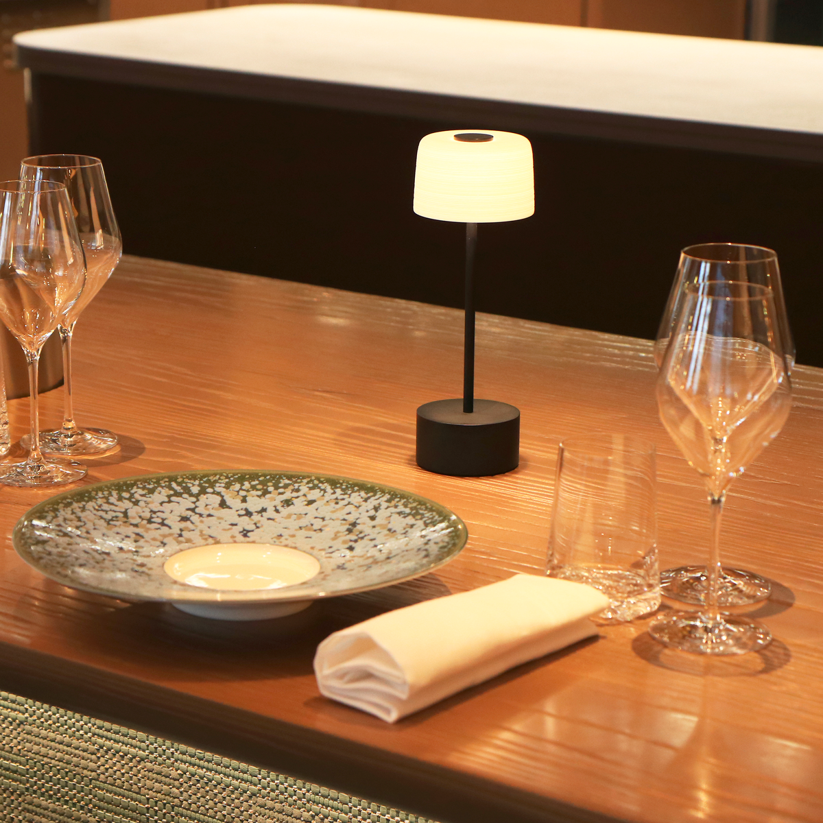 HEMISPHERE Satin White - Lamp on Matte Black base
