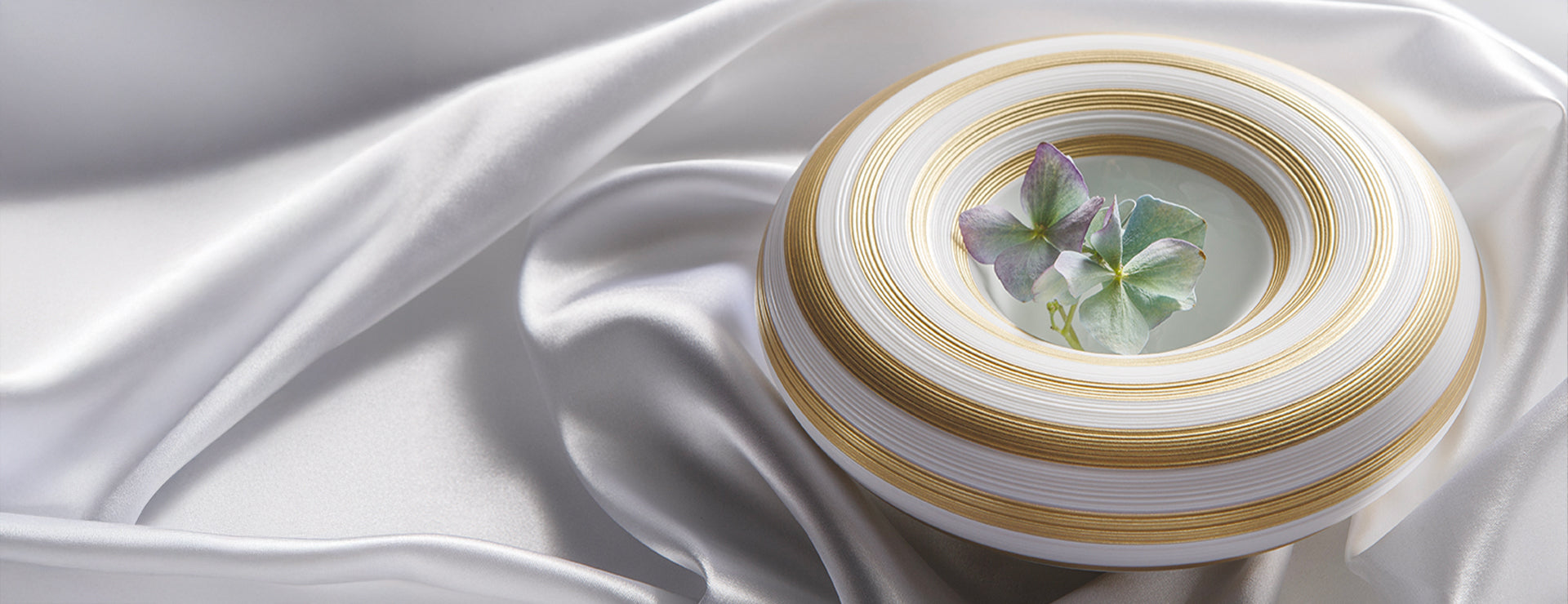 Gold Striped Hemisphere – Coquet & Jaune de Chrome